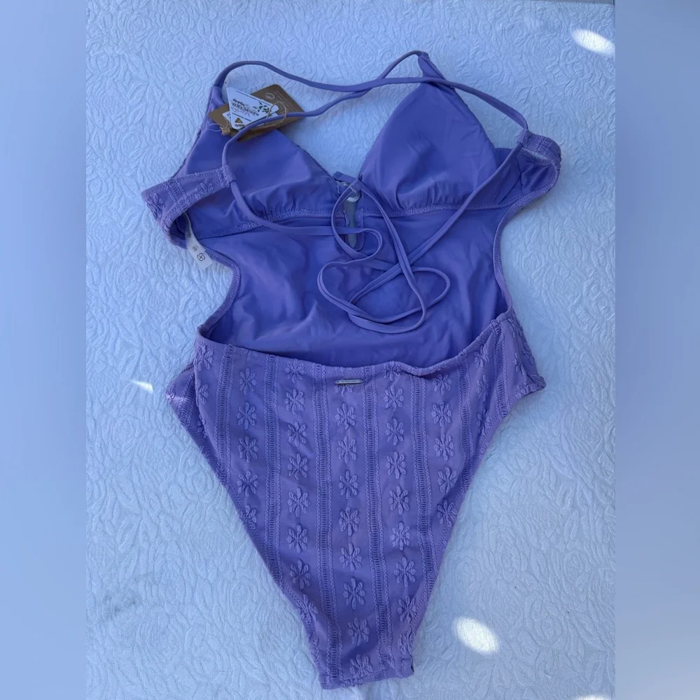 Berlook Elegant Lavender One-Piece Swimsuit M B06 - Picture 2 of 3